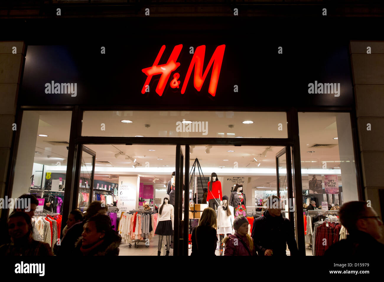 H&m logo shop hi-res stock photography and images - Alamy