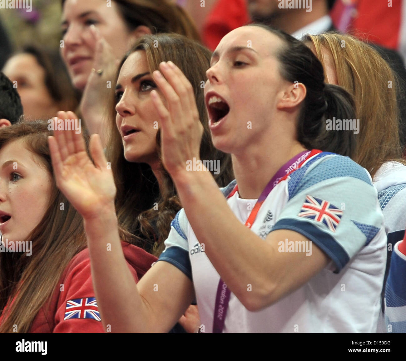 Beth Twedle (GBR) shouts encouragement with Catherine, Duchess of Cambridge, behind her. Stock Photo