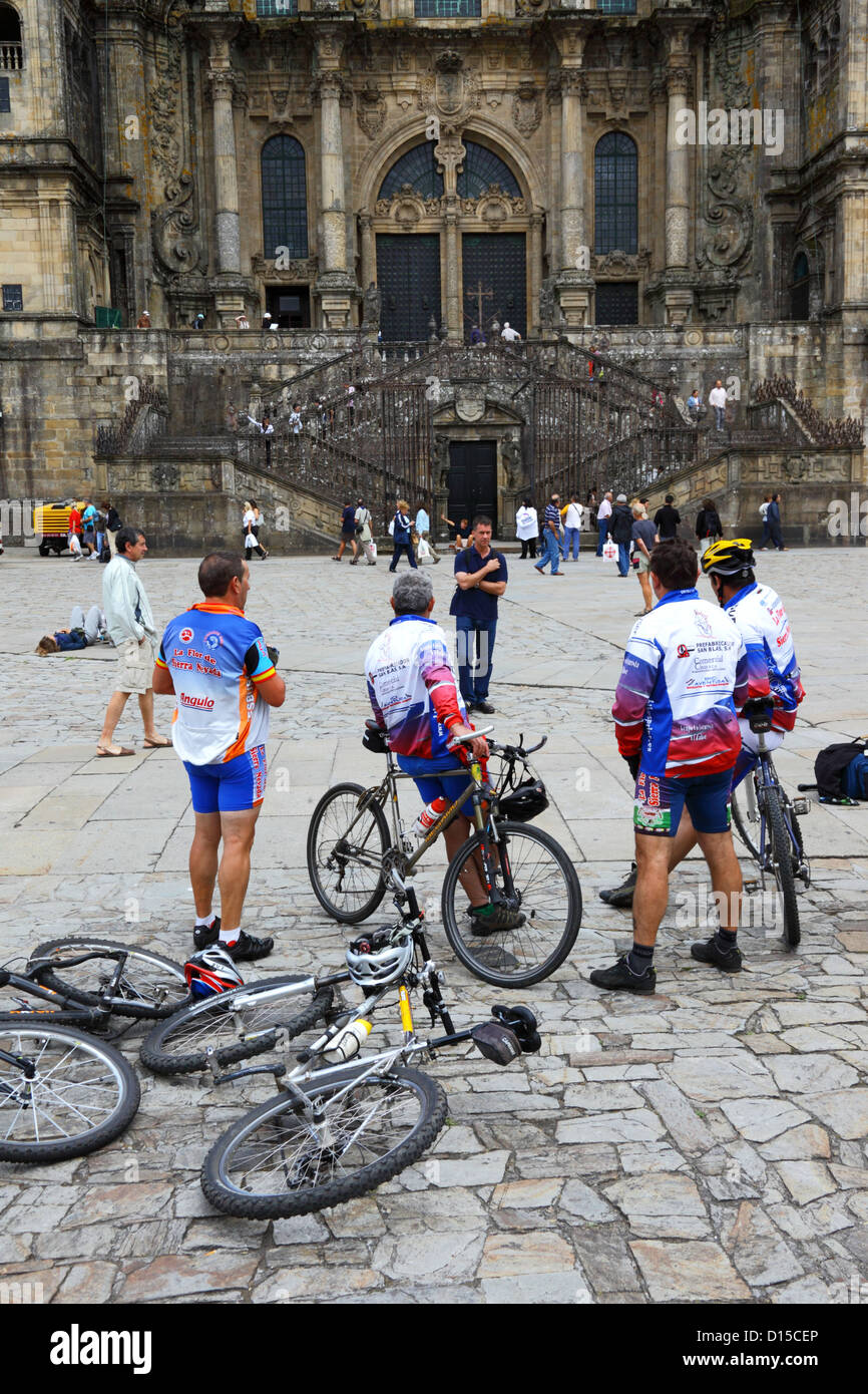 Cyclists finish Way of St James in front of cathedral, Praza do Obradoiro / Plaza del Obradoiro, Santiago de Compostela , Galicia , Spain Stock Photo