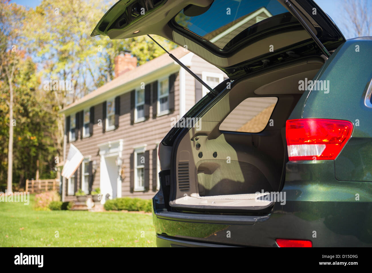 USA, New Jersey, Mendham, Open car trunk in front of house Stock Photo
