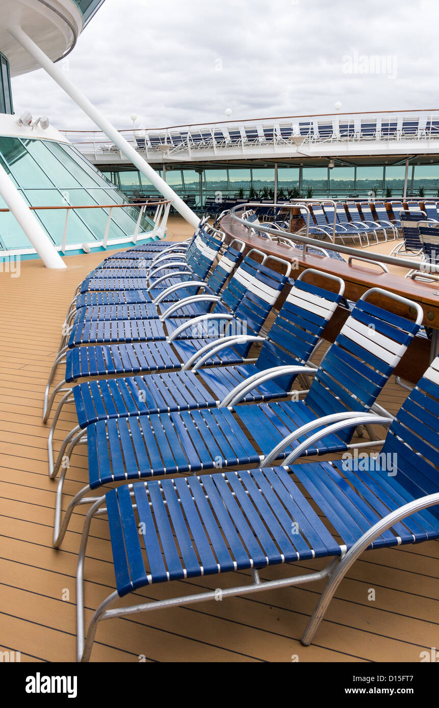 folding-lounge-chairs-on-a-cruise-ship-deck-D15FT7.jpg