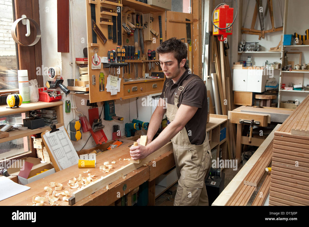 Page 2 They Live Carpenter High Resolution Stock Photography And Images Alamy