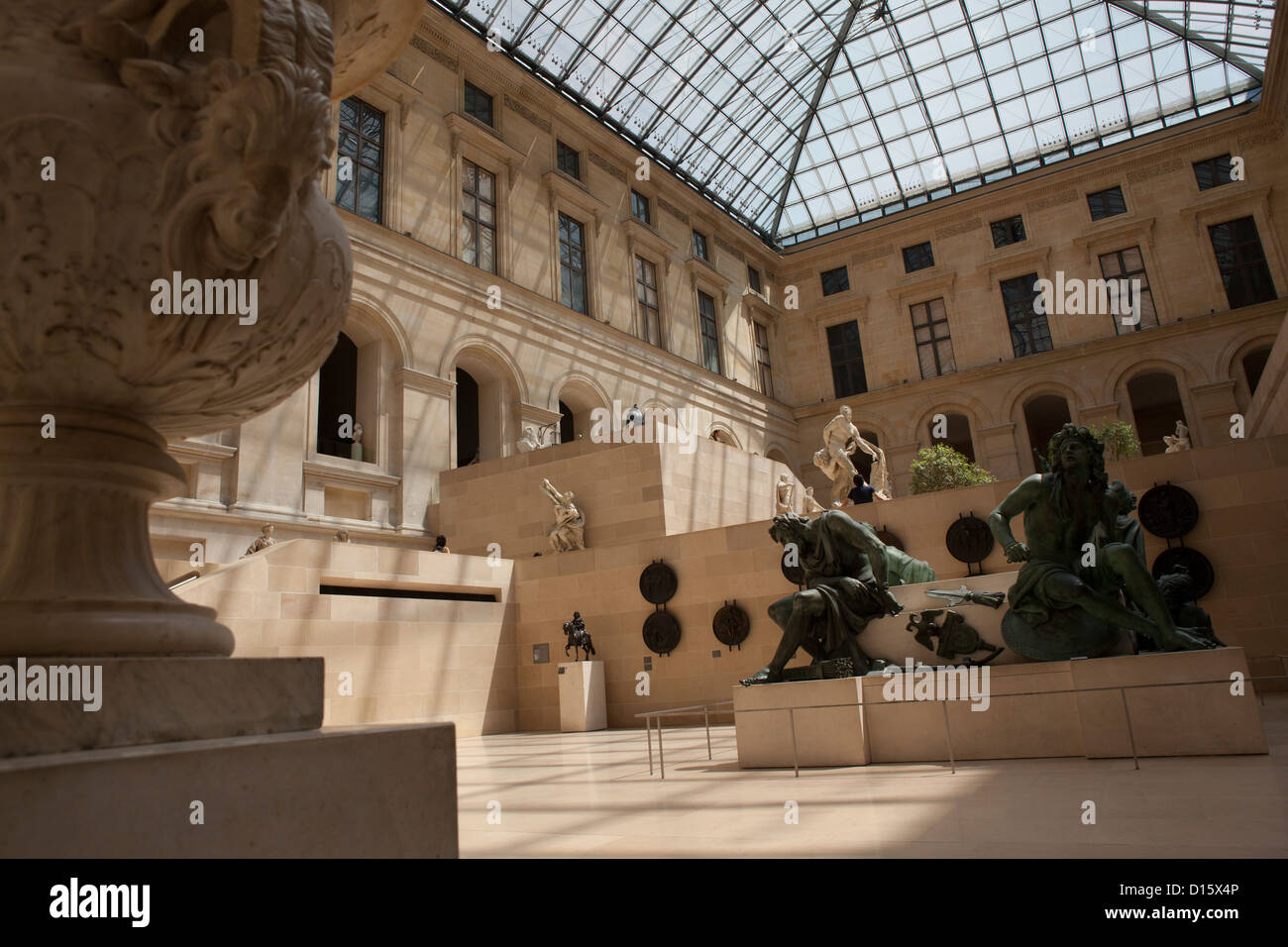 Louvre art gallery museum hi-res stock photography and images - Alamy