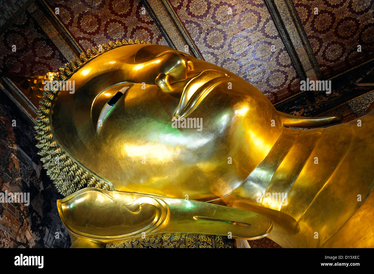 Wat Pho Temple of the reclining buddha statue shrine buddhist religion ...