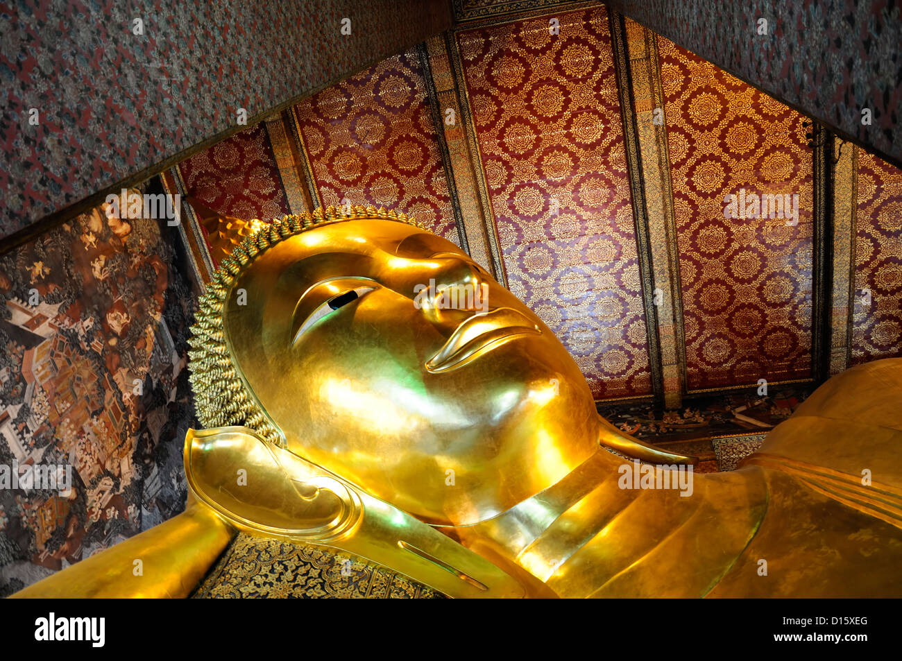 Wat Pho Temple of the reclining buddha statue shrine buddhist religion ...