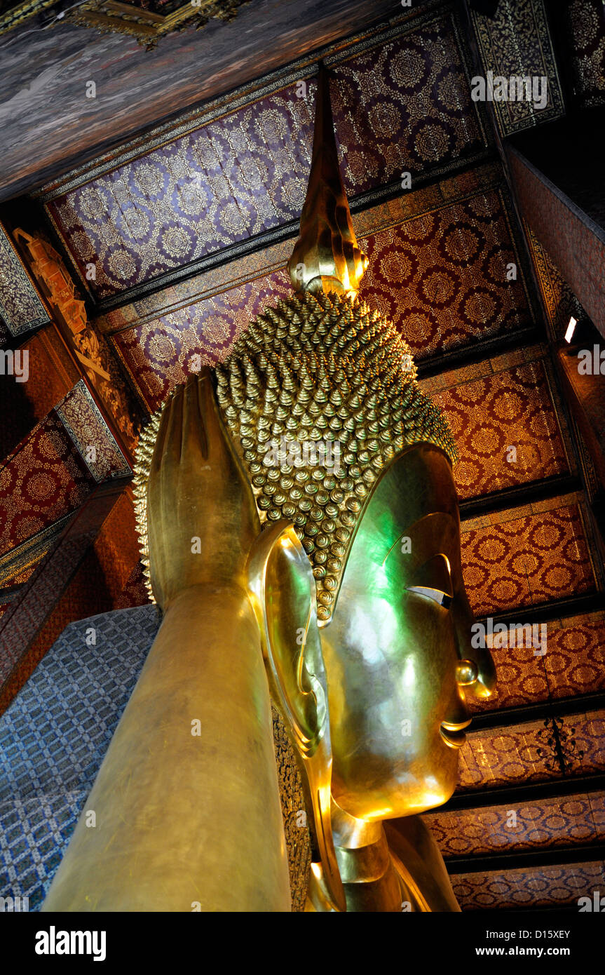 Wat Pho Temple of the reclining buddha statue shrine buddhist religion ...