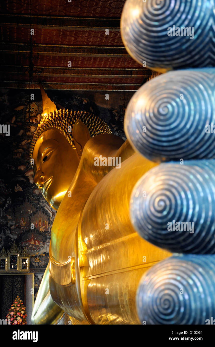 Wat Pho Temple of the reclining buddha statue shrine buddhist religion ...