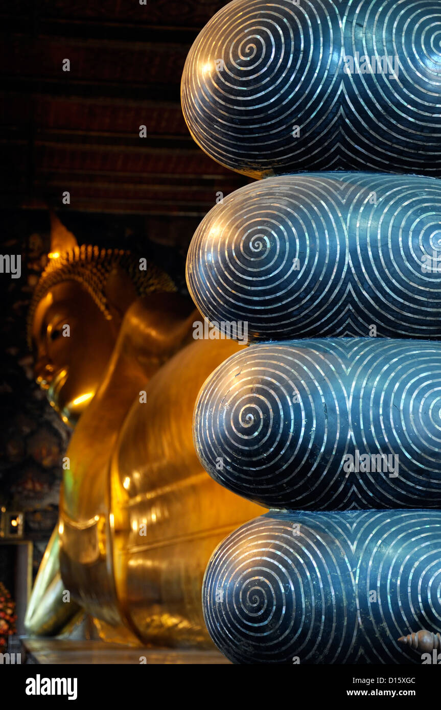 Wat Pho Temple of the reclining buddha statue shrine buddhist religion ...