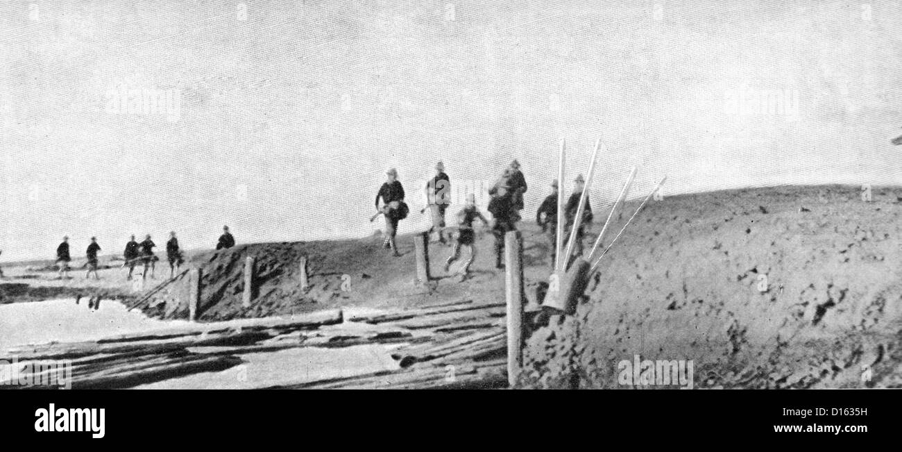 United States Marines advancing under fire during the relief of Tientsin, China, during the Boxer Rebellion, 1900 Stock Photo