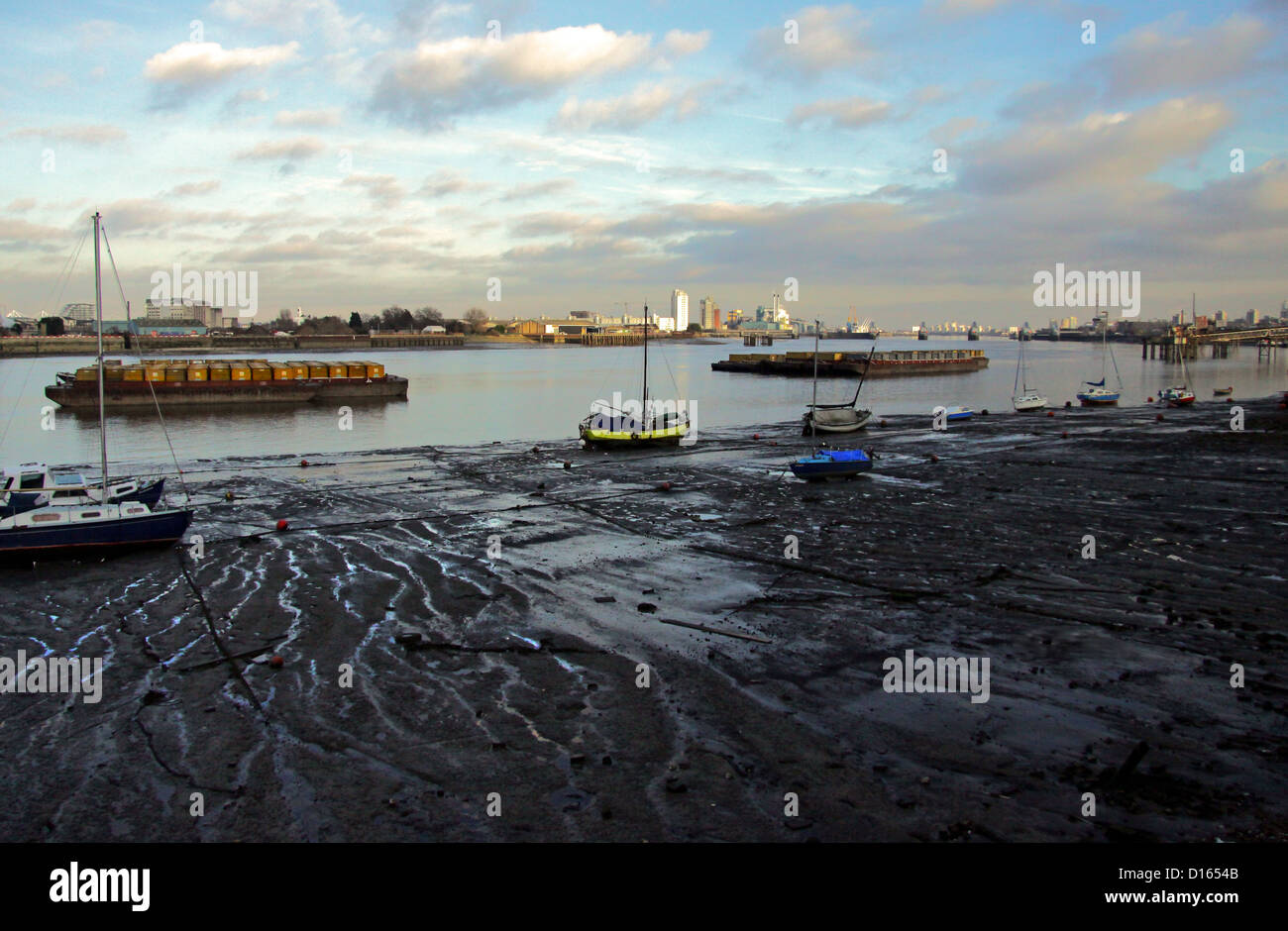 Low Tide across River Thames Stock Photo Alamy