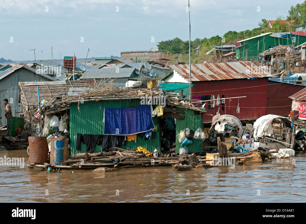 Make-shift huts of a slum area on the bank of the Mekong River, Areyskat near Phnom Penh, Cambodia Stock Photo
