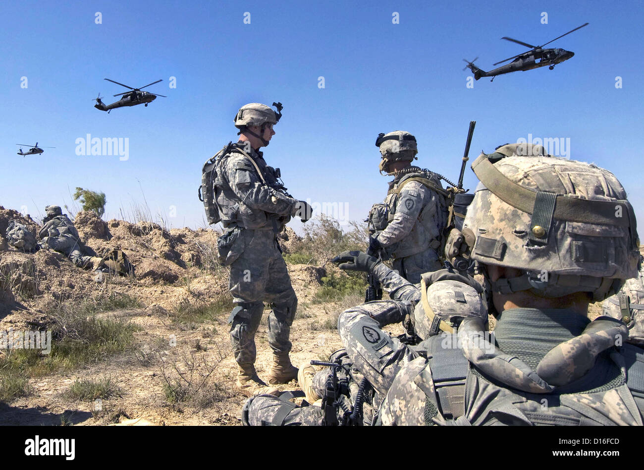 US Soldiers wait to be picked up by helicopters March 22, 2009 south of Balad Ruz, Iraq. Stock Photo