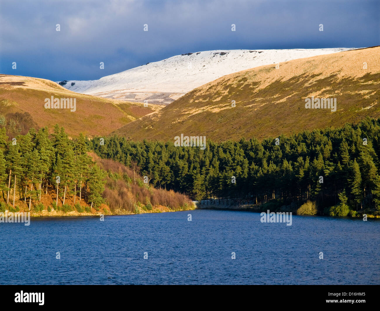 snow on the Howden Moors above the Ladybower reservoir in the Peak District Stock Photo