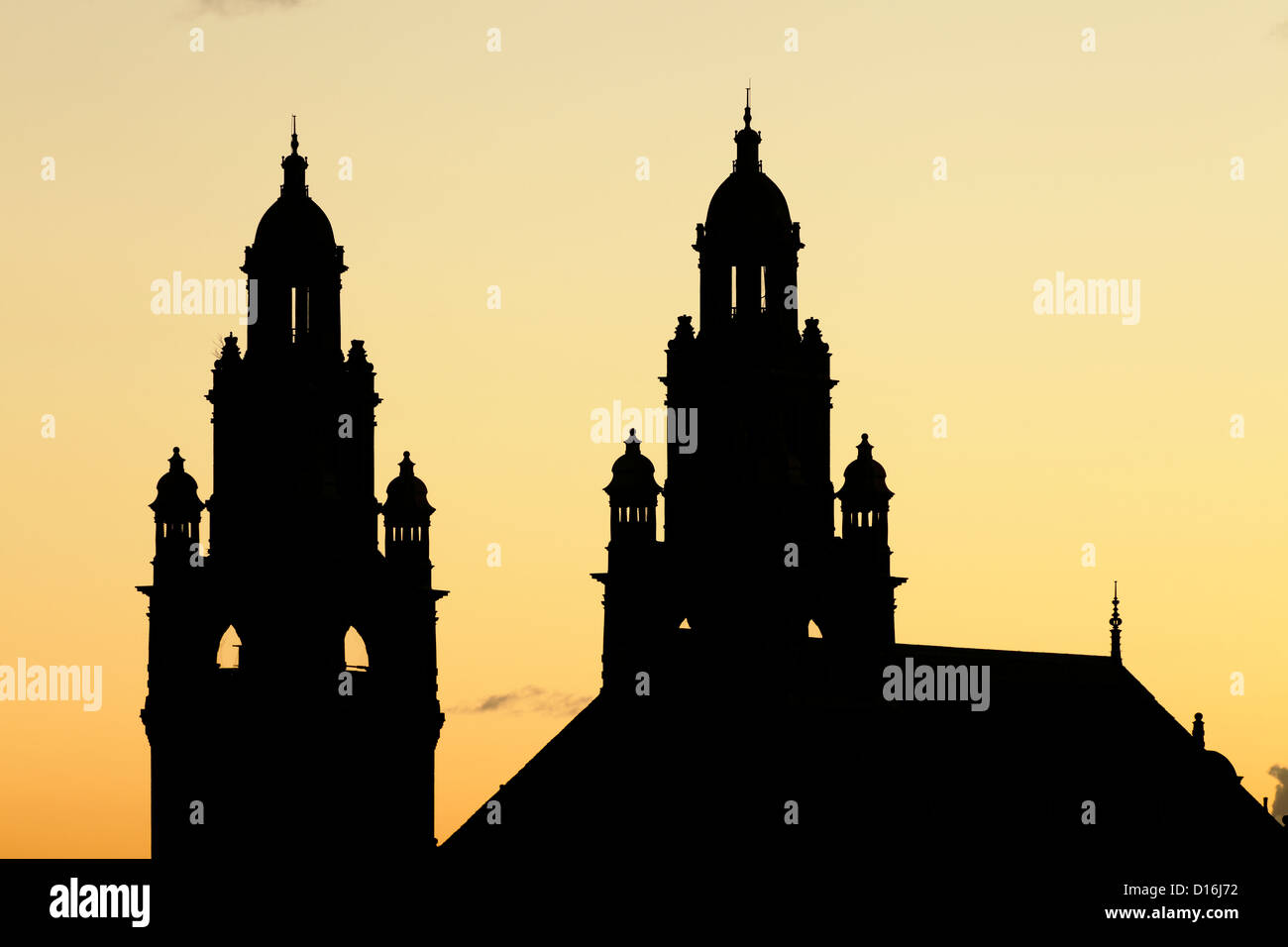 Silhouette of the Victorian Kelvingrove Art Gallery and Museum at sunset, Glasgow, Scotland, UK Stock Photo