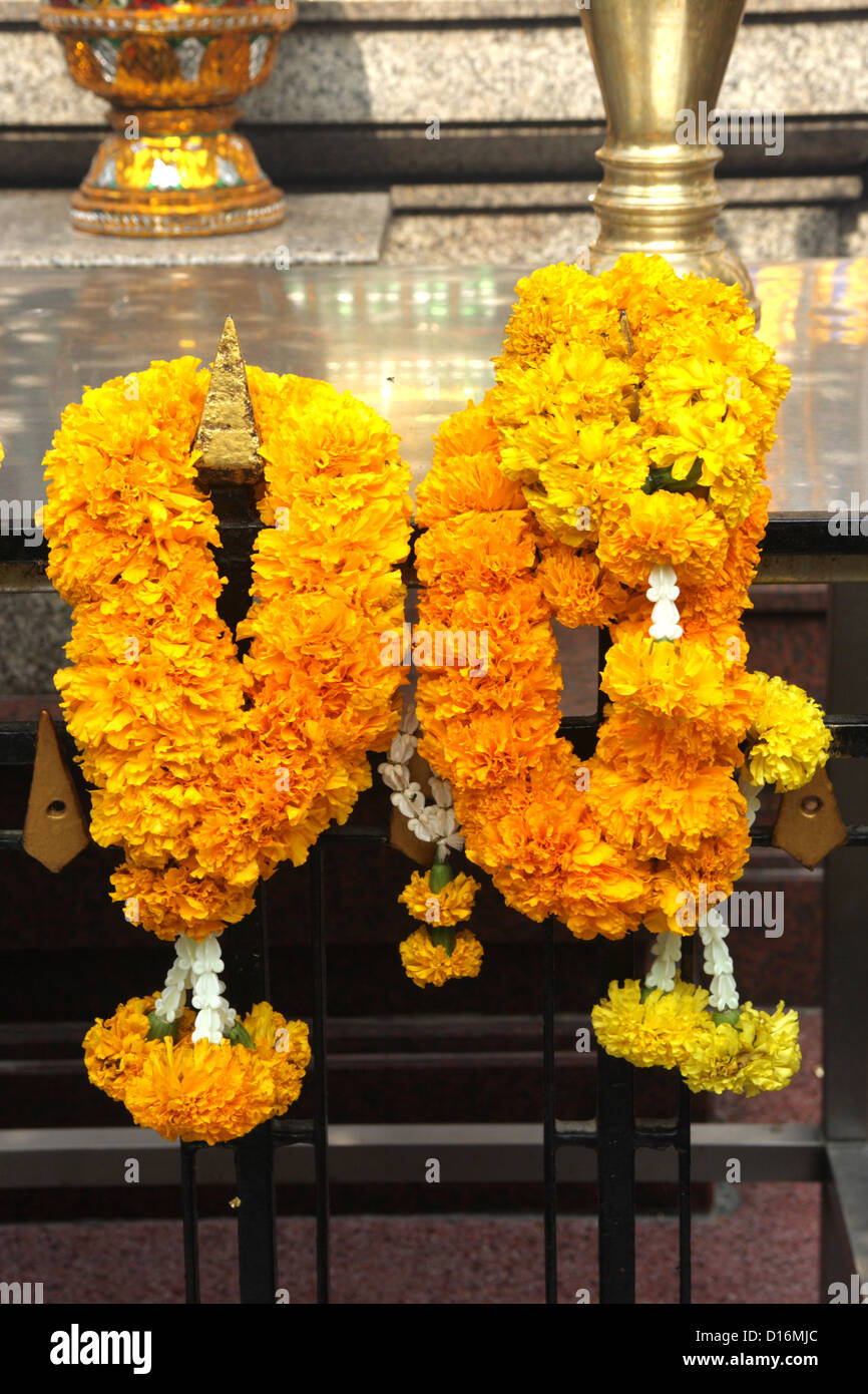 THAI SPECIAL 8 ft LONG FLOWERS GOLD BRASS GARLAND COLOR YELLOW PLASTIC WORSHIP 