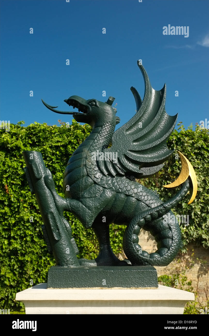 Wyvern Dragon Sculpture emblem of the De Gray Family Stock Photo - Alamy