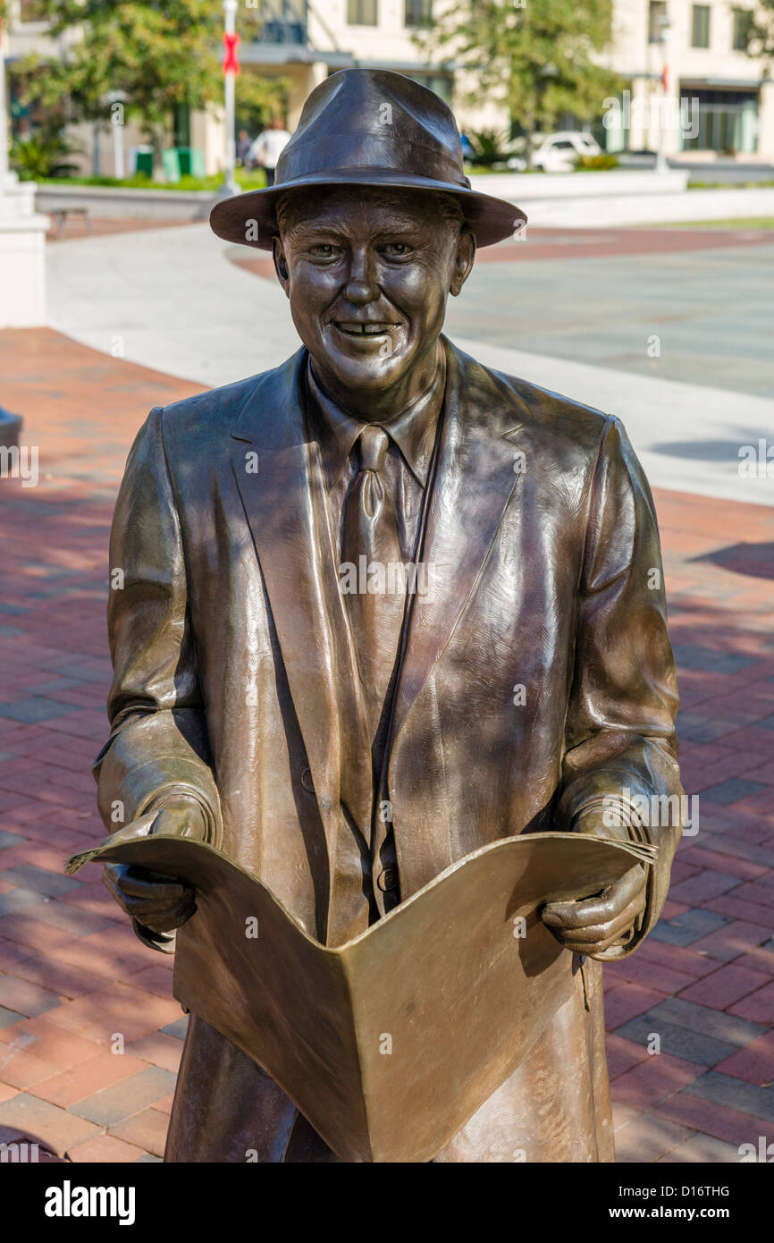 Statue of the songwriter Johnny Mercer by sculptor Susie Chisholm, Ellis Square, Savannah, Georgia, USA Stock Photo