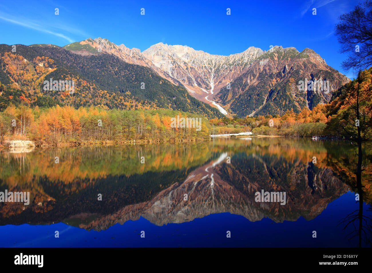 Mount Yakedake Reflecting On Taisho Pond In Matsumoto Nagano Prefecture Stock Photo Alamy Mount Yakedake Reflecting On Taisho Pond In Matsumoto Nagano Prefecture Stock Photo Alamy