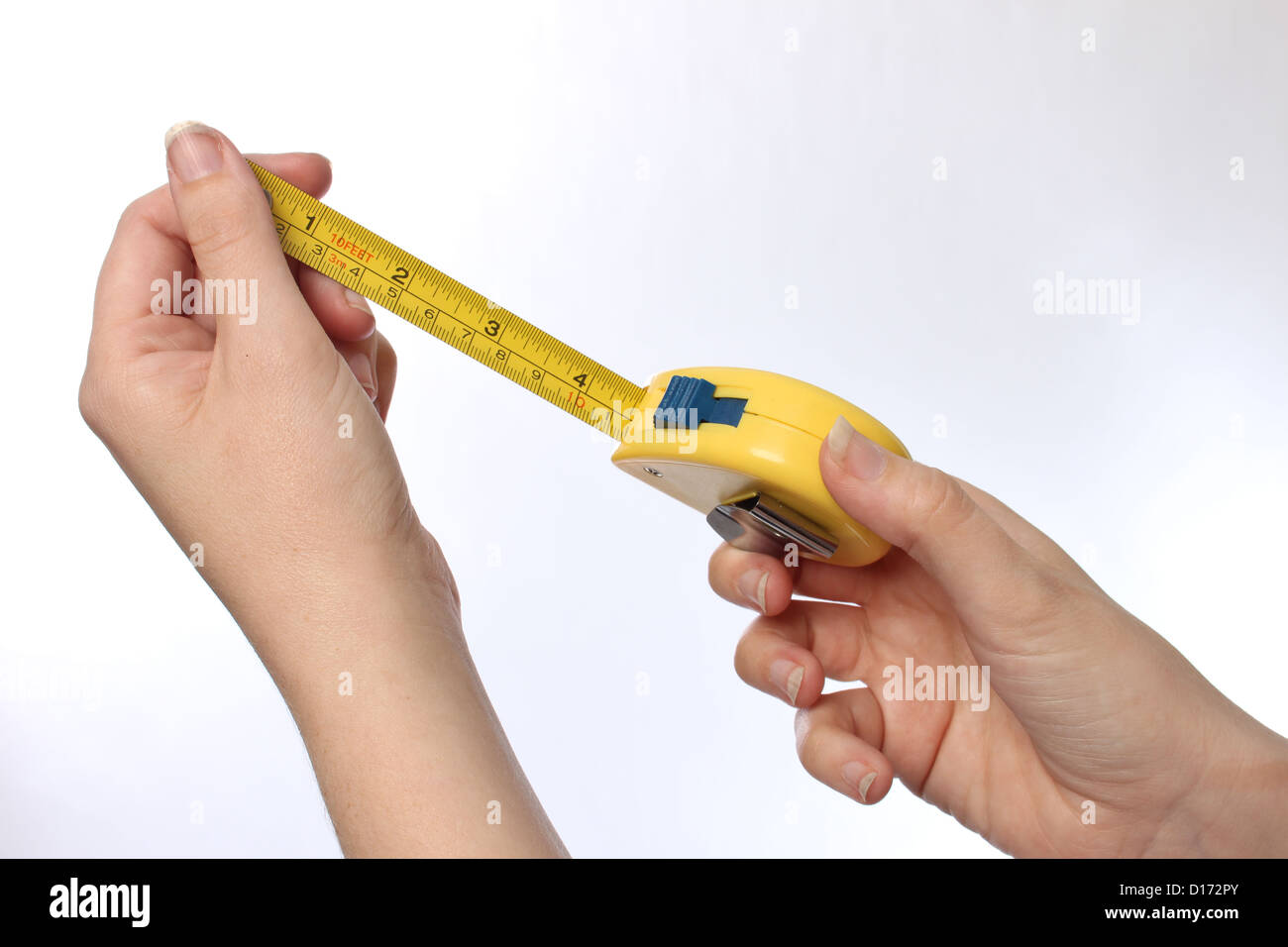 close up of a hand holding a tape measure Stock Photo - Alamy