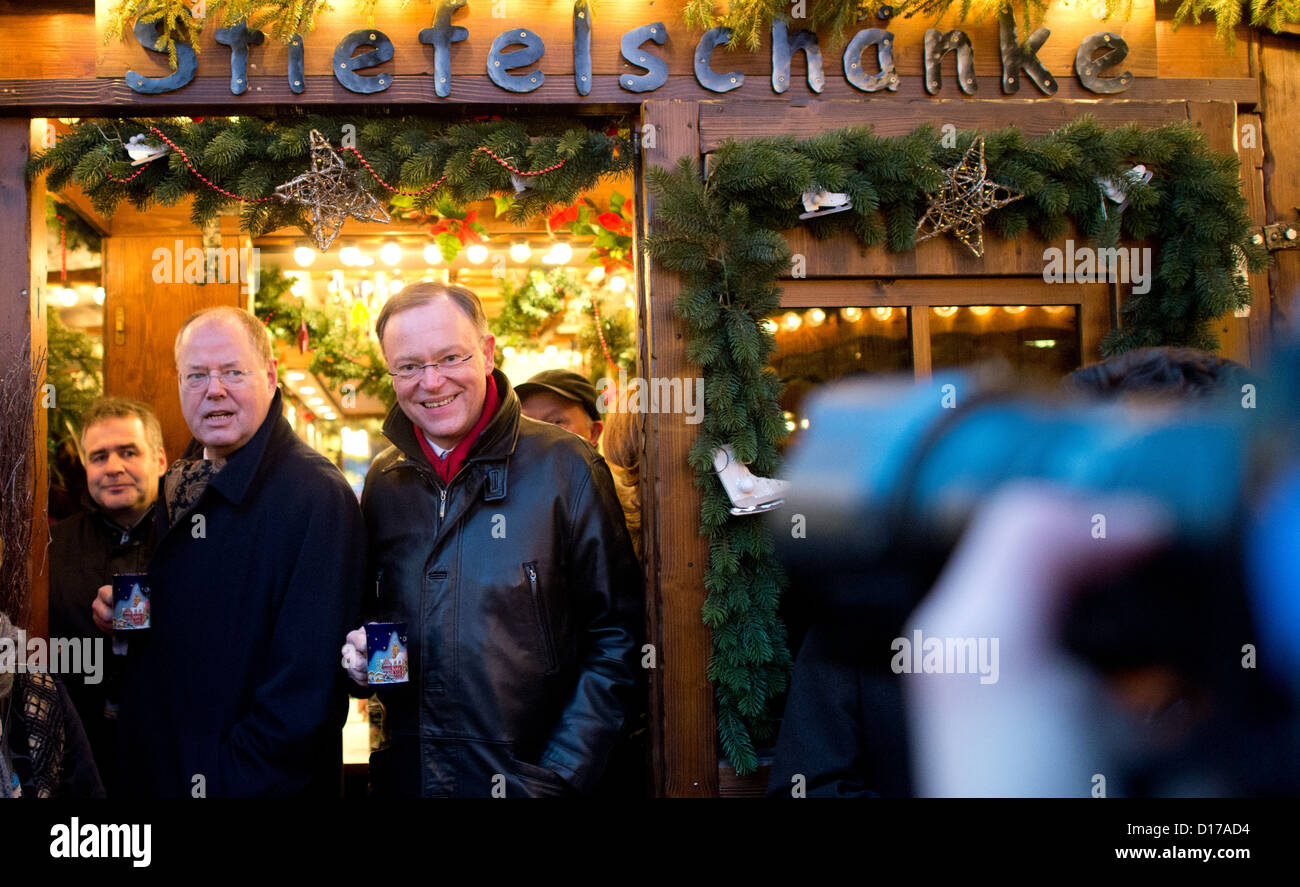 Peer Steinbrueck (L), SPD chancellor candidate, and Stephan Weil, SPD top candidate for the 2013 elections in Lower Saxony, walk through the Christmas Market in Hanover, Germany, 08 December 2012. The special federal party convention is taking place in Hanover on 09 December 2012. Photo: JULIAN STRATENSCHULTE Stock Photo