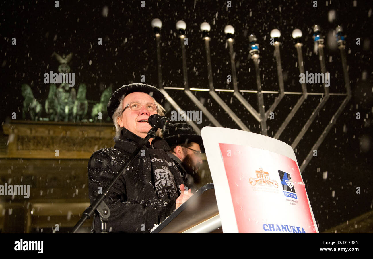 German Education and Research Minister Annette Schavan speaks in front of a Hanukkah candelabrum at the Brandenburg Gate in Berlin, Germany, 09 december 2012. The Jewish holiday commemorates the rededication of the Holy Temple in Jerusalem in the 2nd century BCE. Photo: JOERG CARSTENSEN Stock Photo