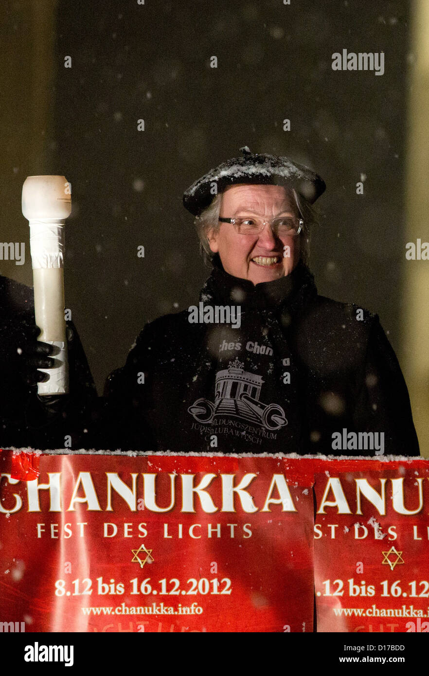 German Education and Research Minister Annette Schavan holds a candle at the Brandenburg Gate in Berlin, Germany, 09 december 2012. The Jewish holiday commemorates the rededication of the Holy Temple in Jerusalem in the 2nd century BCE. Photo: JOERG CARSTENSEN Stock Photo