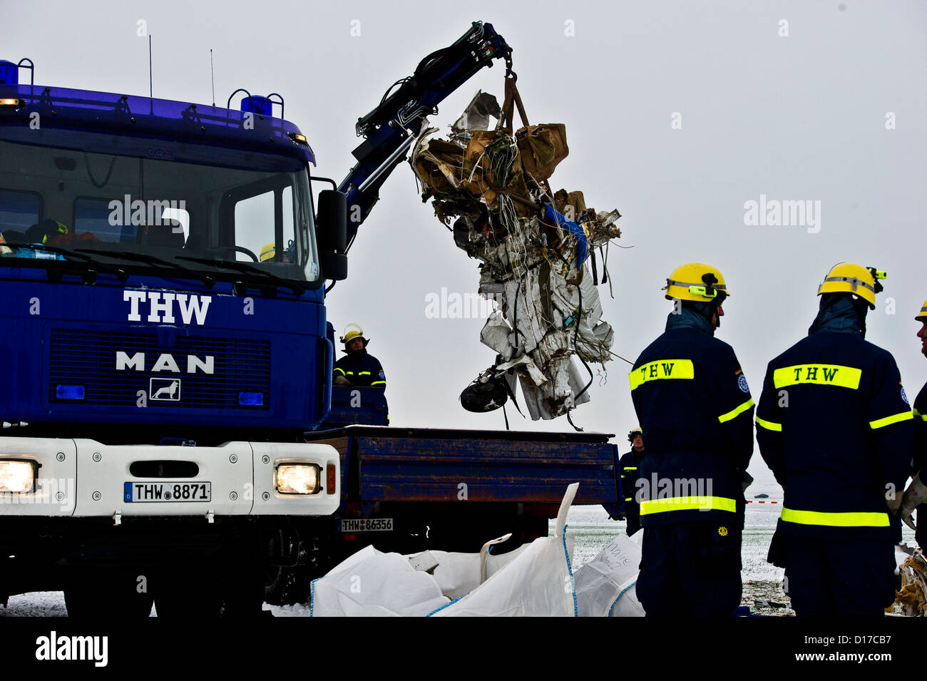 Members of the Technical Relief Service salvage the wreck of a light aircraft near Woelfersheim, Germany, 09 December 2012. An ultralight airplane and a light aircraft had crashed on 08 December leaving eight people dead, including four children. Photo: NICOLAS ARMER Stock Photo