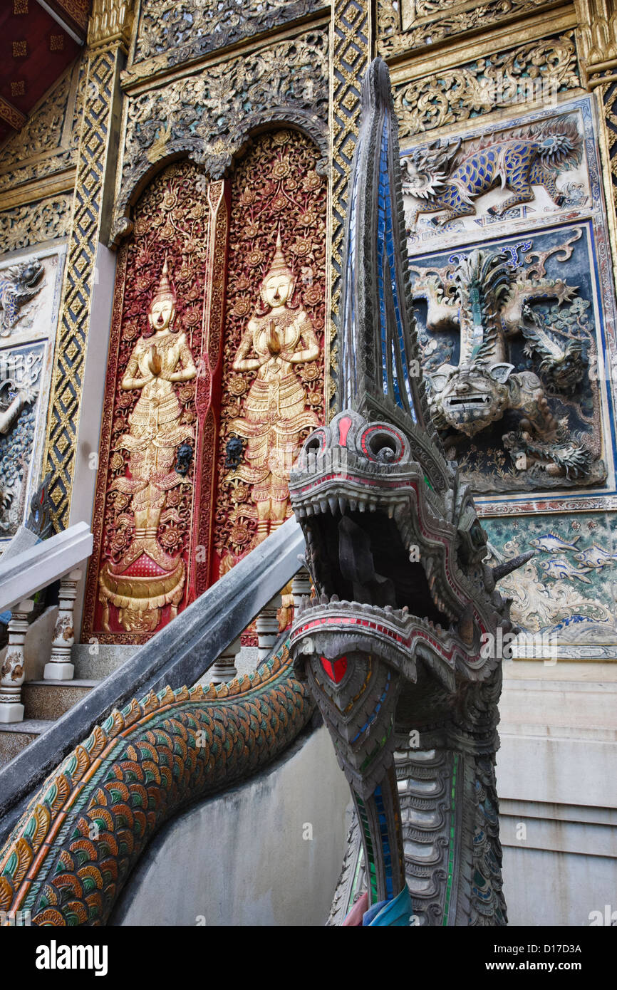 Thailand, Chiang Mai, Gate Khar Rnam Temple, dragon statue Stock Photo