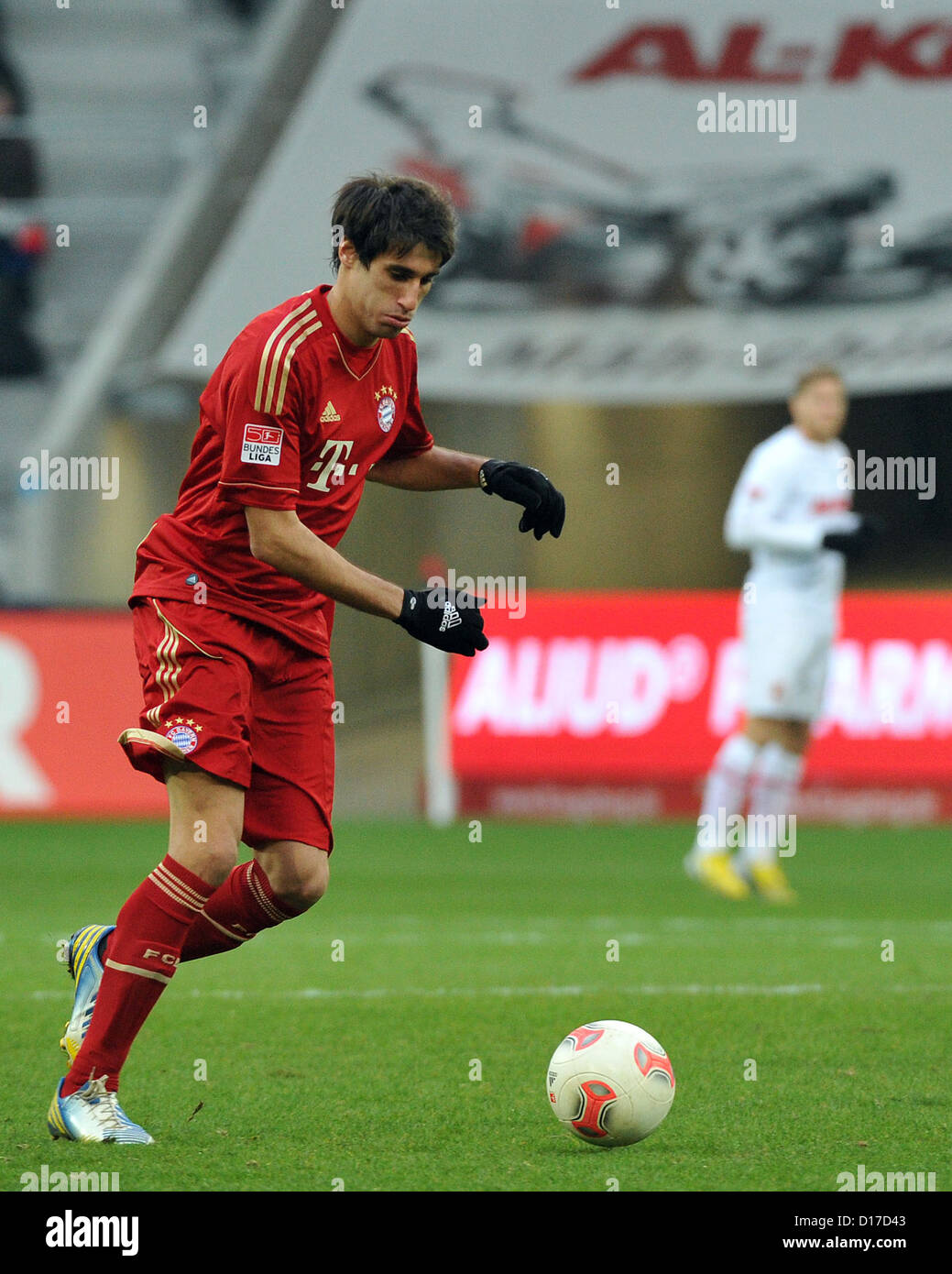 Munich's Javi Martinez plays the ball during the German Bundesliga match between FC Augsburg and FC Bayern Munich at SGL-Arena in Augsburg, Germany, 08 December 2012. Photo: Stefan Puchner Stock Photo