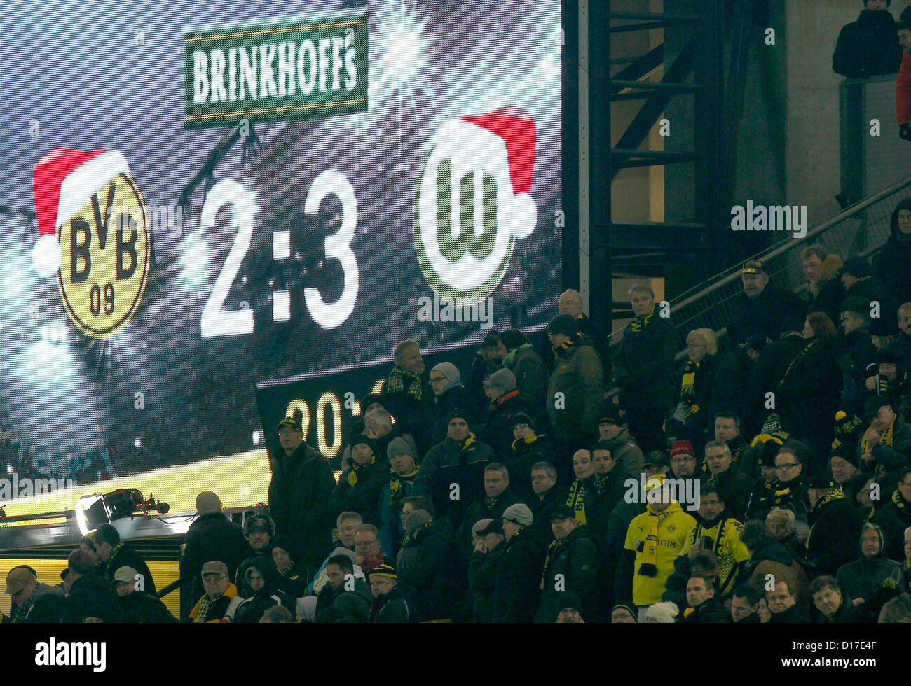 Die Anzeigetafel zeigt nach dem Spiel 2:3, die Dortmund-Fans sind enttaeuscht, DEUTSCHLAND, DORTMUND. Fussball, 1. Bundesliga - 16. Spieltag: Borussia Dortmund vs VfL Wolfsburg am 08.12.2012, Signal Iduna Park. Stock Photo