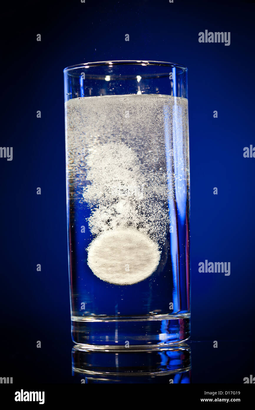 Dissolving tablet hires stock photography and images Alamy