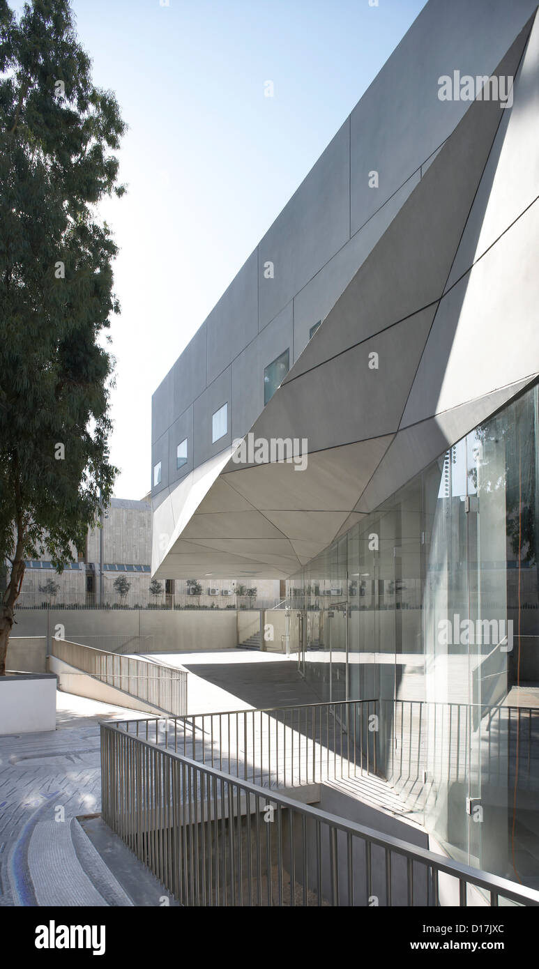 Tel Aviv Museum of Art, Tel Aviv, Israel. Architect: Preston Scott Cohen, 2011. Lateral, detailed view with glazing. Stock Photo