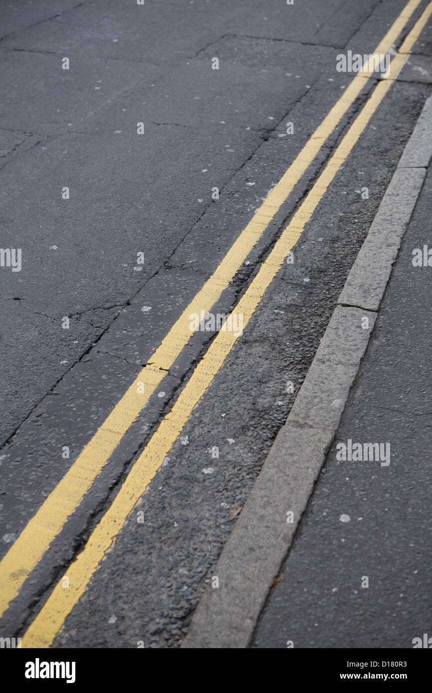 Double yellow line Stock Photo Alamy