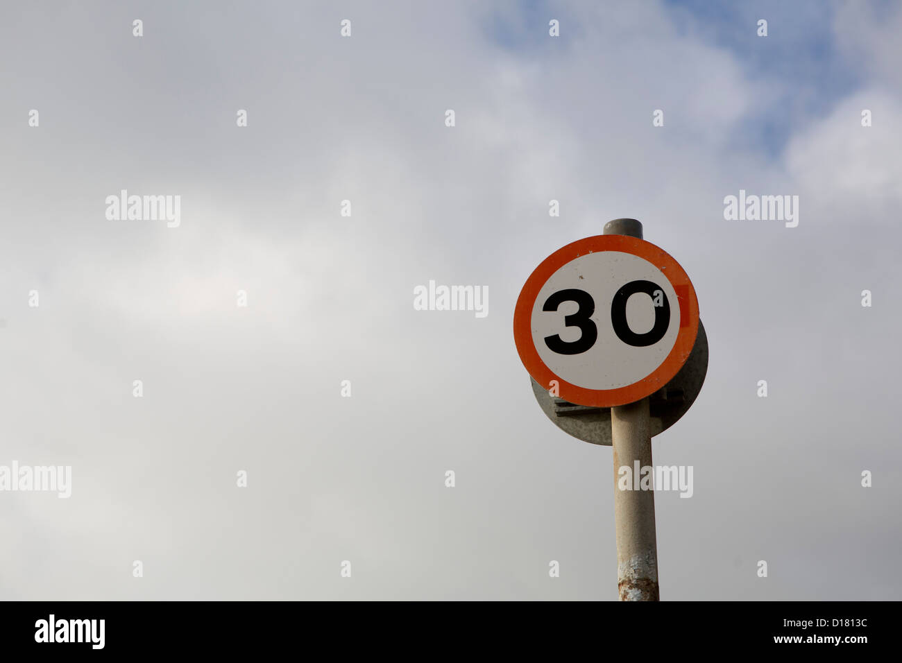 30 miles per hour speed limit sign Stock Photo - Alamy