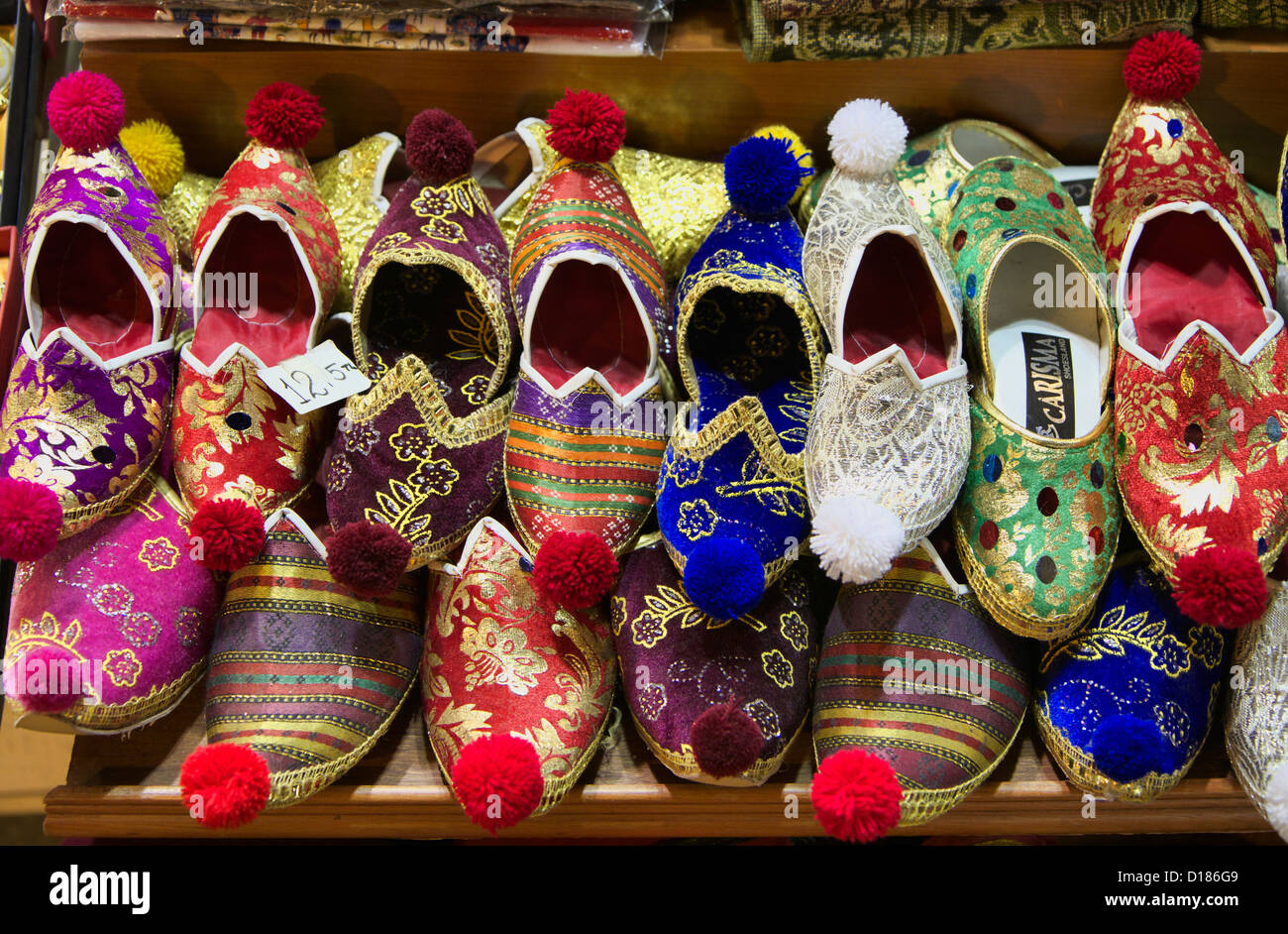 Discover 155+ big bazaar sandals - vietkidsiq.edu.vn