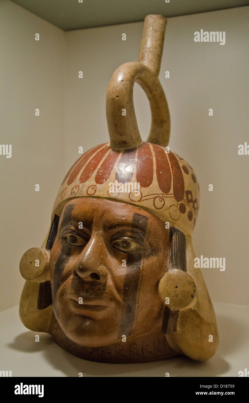 Ceramic vessel, portrait vessel Moche culture 100 AC800 AC Perú