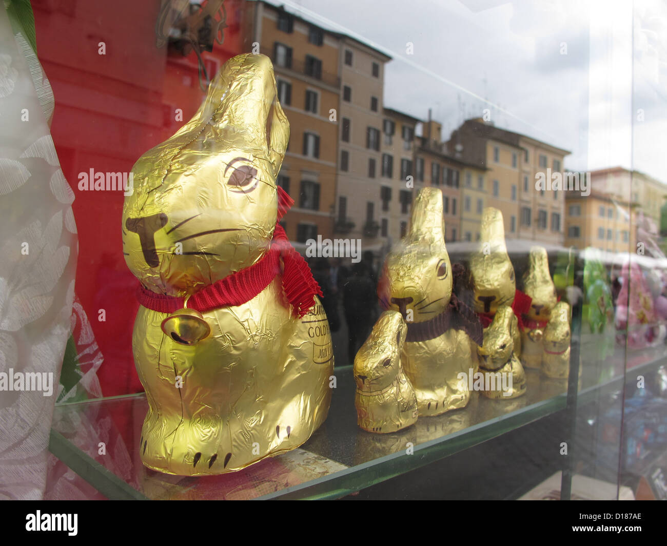 lindt chocolate bunnies in shop window in rome italy Stock Photo Alamy