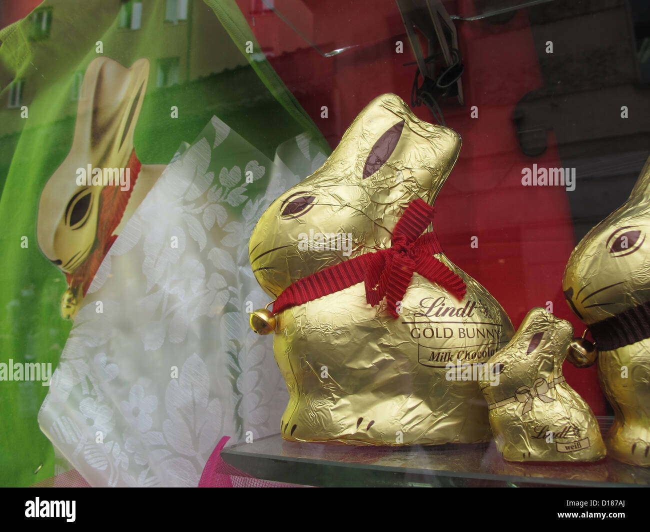 Lindt chocolate bunnies hires stock photography and images Alamy