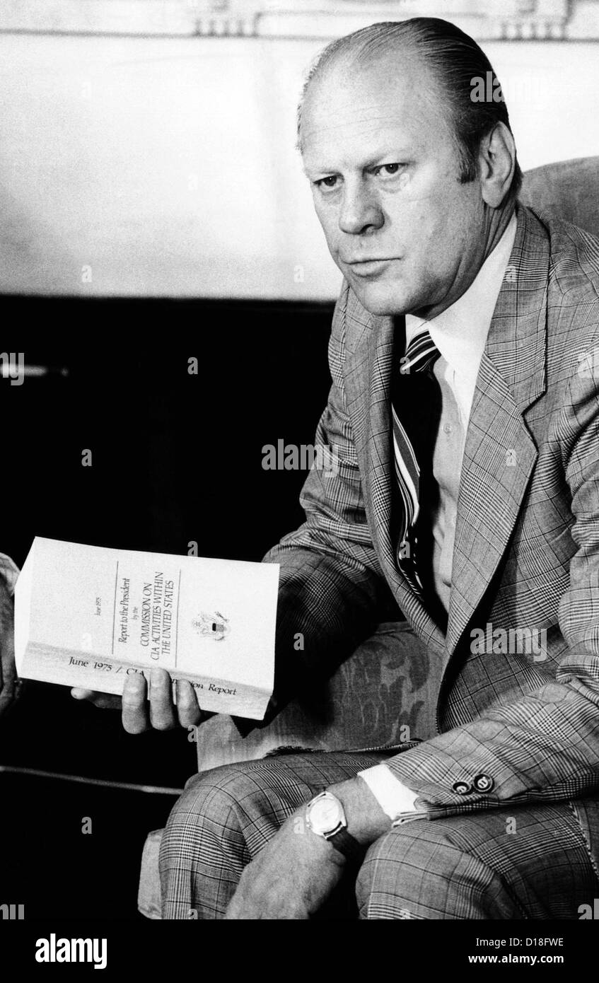 President Gerald Ford holds the Official Report of the Rockefeller Commission's investigation of the CIA. It revealed abuses Stock Photo