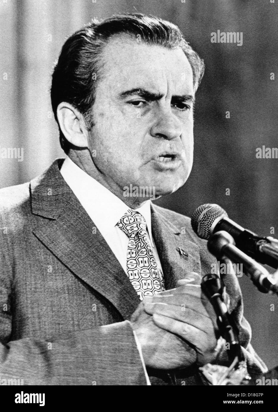 President Richard Nixon addressing a convention of families of American POWs. He reassured them that Vietnam Prisoners of War Stock Photo