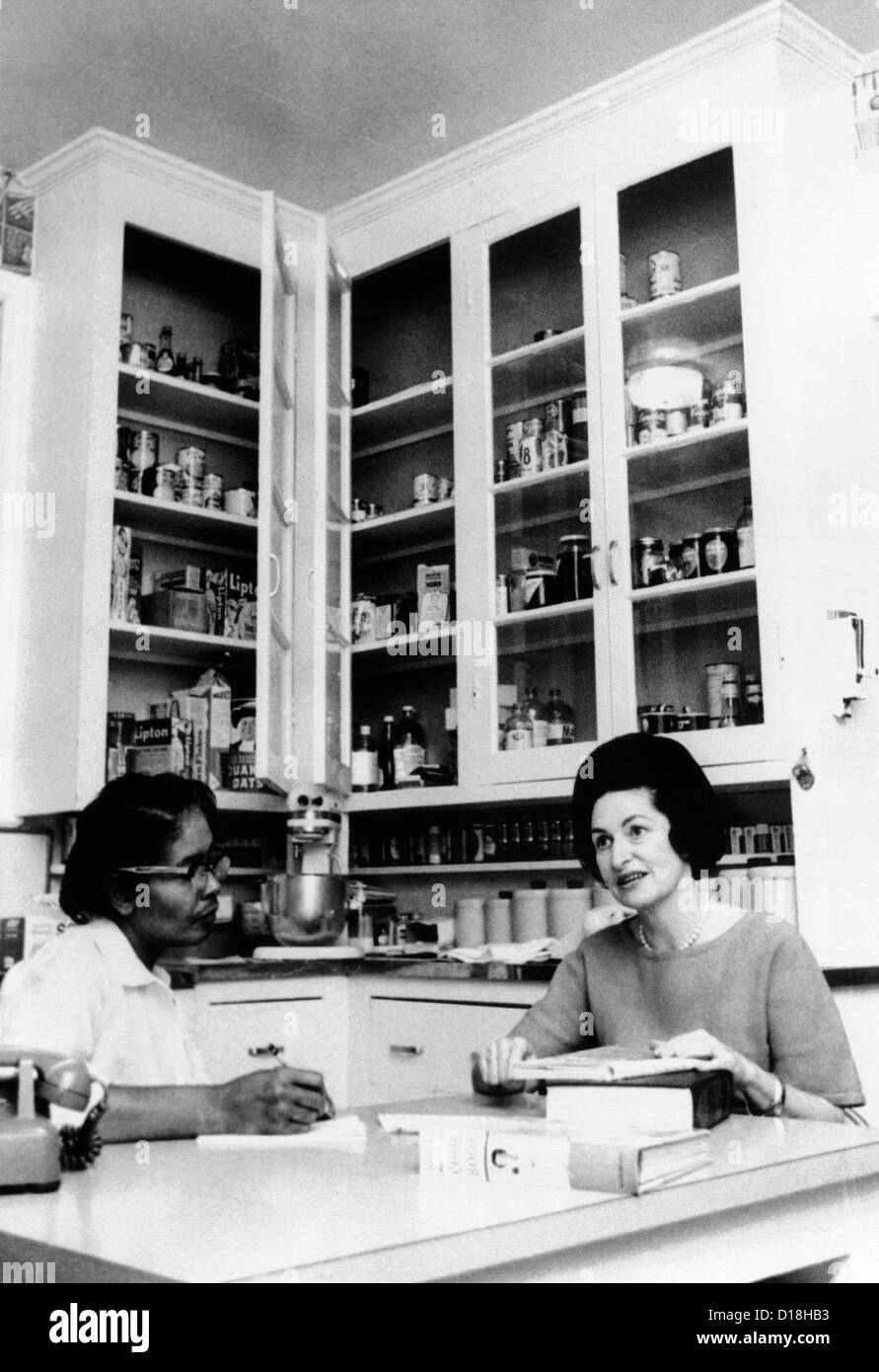 Lady Bird Johnson, in the kitchen with her African American cook, Zephyr Wright. Then the wife of the Vice President Lyndon Stock Photo