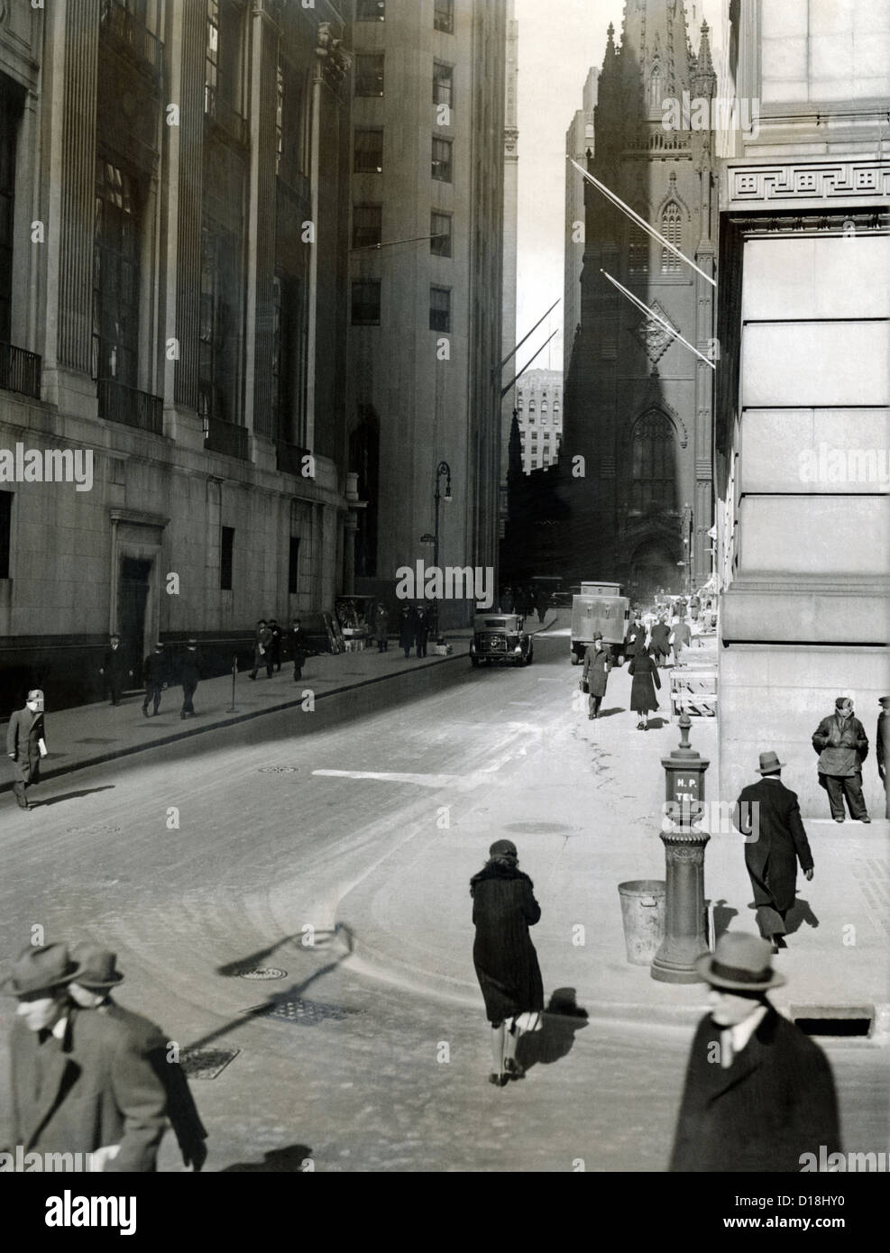 Wall Street on March 10, 1933 during the New Deal 'Bank Holiday'. Usually crowded, the streets are relatively empty, following Stock Photo