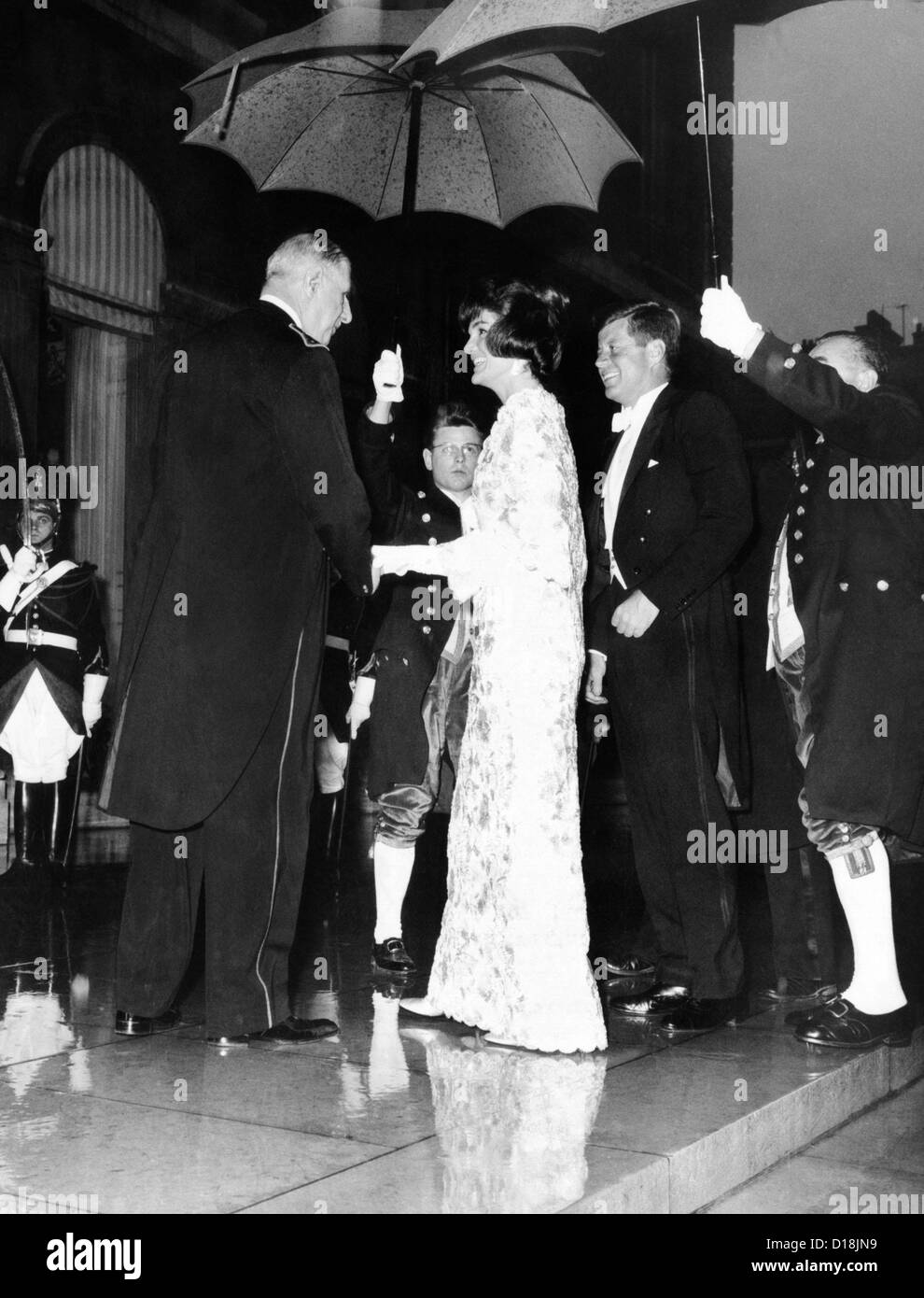 French President Charles de Gaulle (left), greets President John and Jacqueline Kennedy at the Elysee Palace. Under the Stock Photo