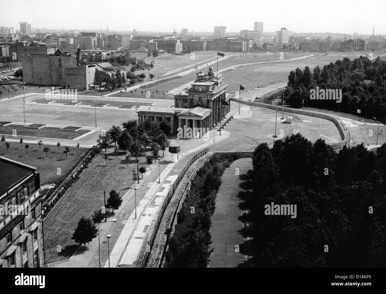 Aerial view of Brandenberg Gate, where the Berlin Wall forms a loop
