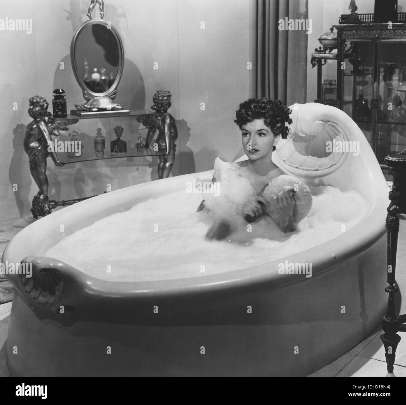 Bubble bath woman vintage hires stock photography and images Alamy