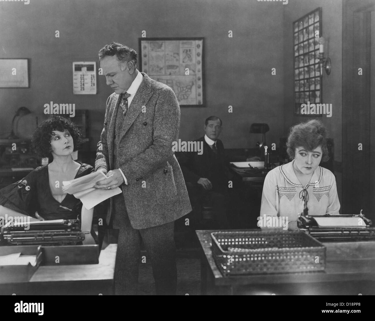 Work office black man old Black and White Stock Photos & Images - Alamy