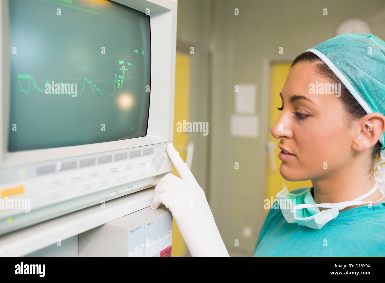Surgeon Using Monitor Hospital surgeon monitor hi-res stock photography and images - Alamy