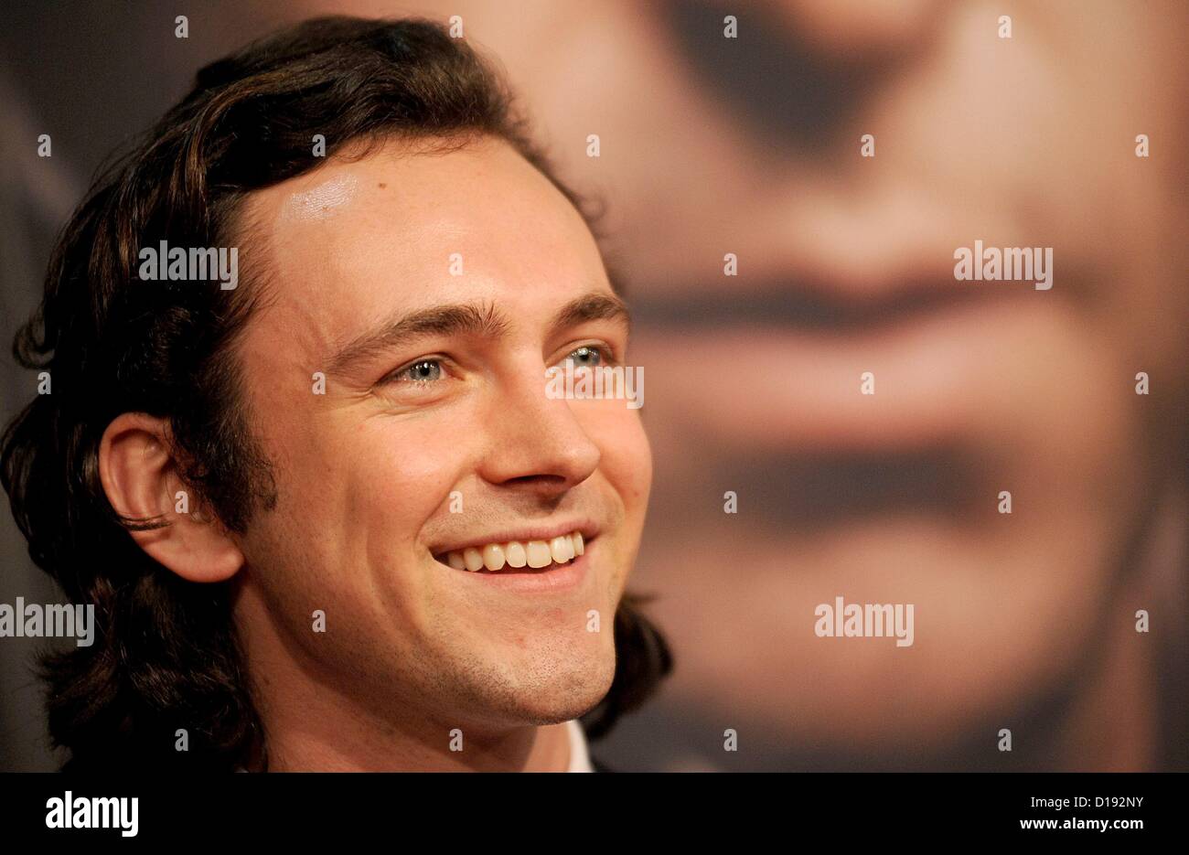 New York, USA. 10th December 2012. George Blagden at arrivals for LES  MISERABLES Premiere, The Ziegfeld Theatre, New York, NY December 10, 2012.  Photo By: Kristin Callahan/Everett Collection Stock Photo - Alamy, image size:1300x935
