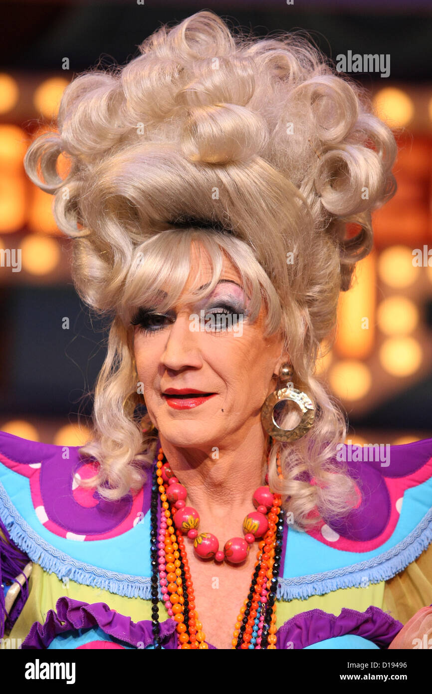 LILY SAVAGE AKA PAUL O'GRADY ALADDIN A WISH COME TRUE. PHOTOCALL LONDON ENGLAND UK 11 December
