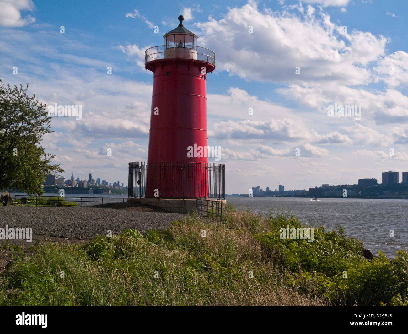The Little Red Lighthouse at Jeffery's Hook in Fort Washington Park, Washington Heights Stock Photo